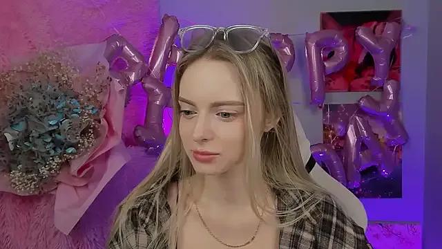 JuliaBrewwer from StripChat is Freechat