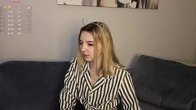 JulieTorres from StripChat is Freechat