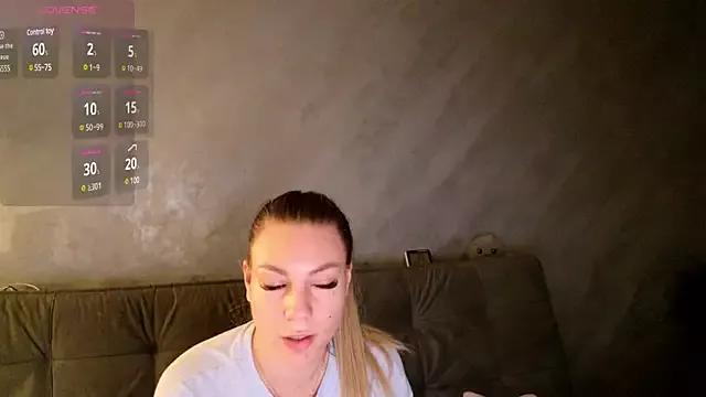 KarllaHoney from StripChat is Freechat