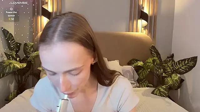 Kira_Quinn from StripChat is Freechat