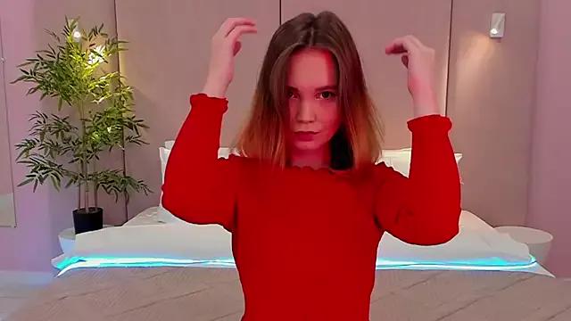 KiraHolli from StripChat is Freechat