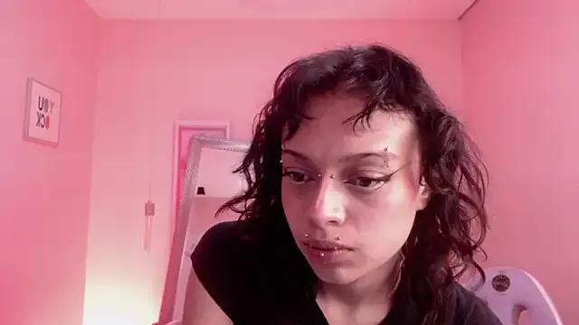 LadyWawy from StripChat is Freechat