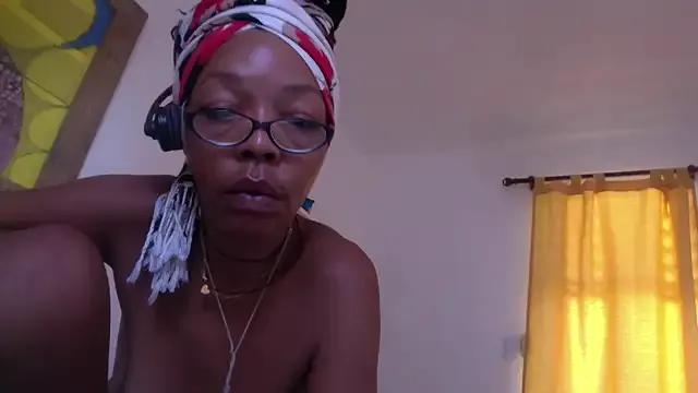 Ladyzee25 from StripChat is Freechat