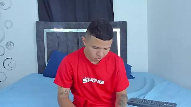 LatinsGuys25 from StripChat is Freechat