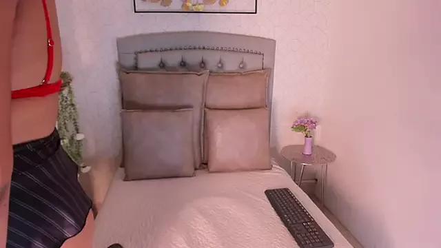 Laura_beth_ from StripChat is Freechat