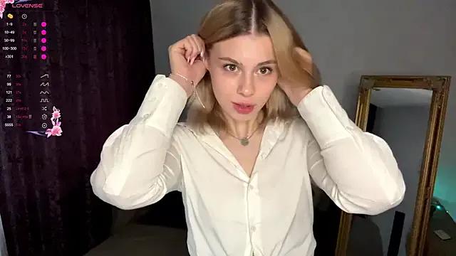 Lil_Elisa from StripChat is Freechat