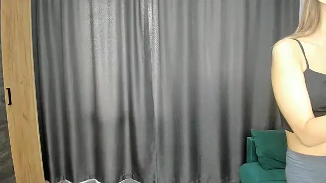 Lilian_MillerMay from StripChat is Freechat