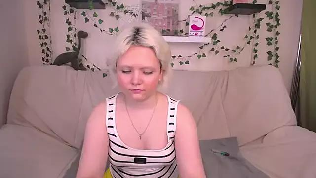 LinaShyFox_ from StripChat is Freechat