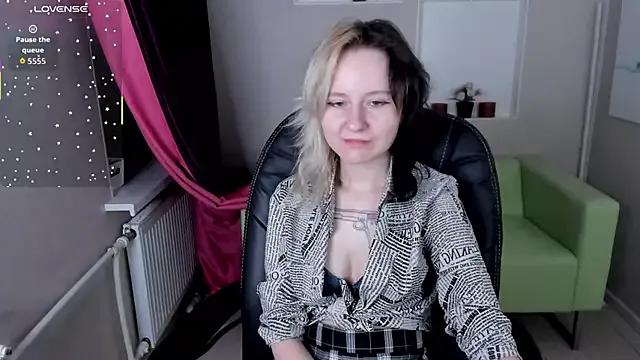 LinaVeritas from StripChat is Freechat
