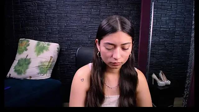 Lizzie_Collin from StripChat is Freechat
