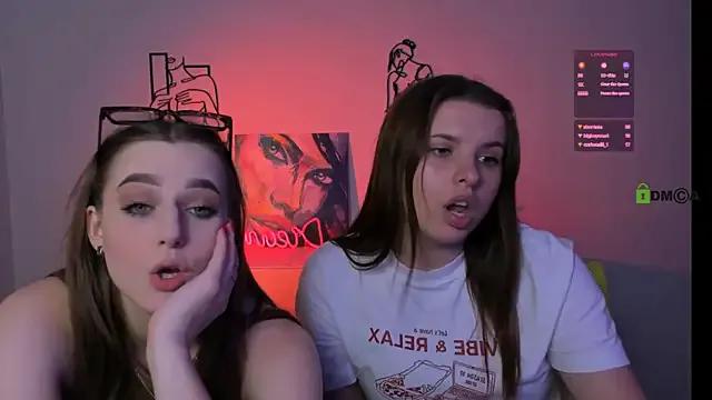 lola_swon from StripChat is Freechat