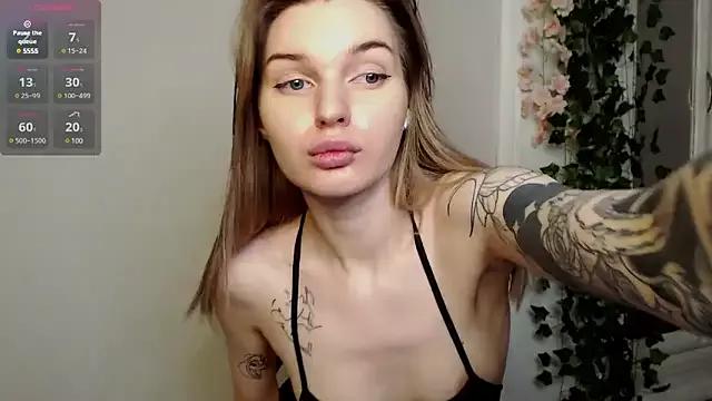 lookoluna from StripChat is Freechat