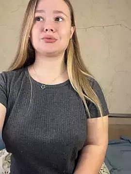 LovelyCaramelle from StripChat is Freechat