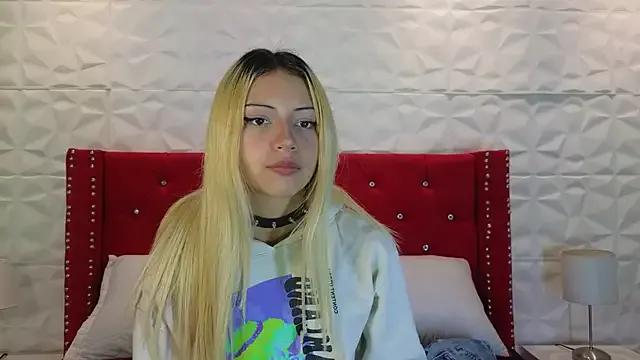 Lucy_n_pink from StripChat is Freechat