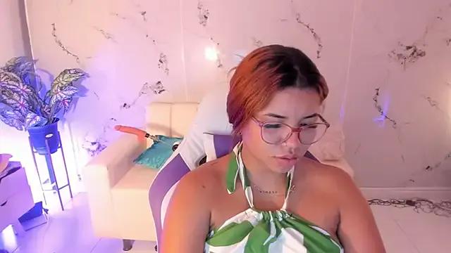 Lucy_Strong from StripChat is Freechat