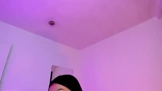 LucyEvans_ from StripChat is Freechat