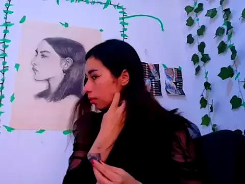 lucywhite13 from StripChat is Freechat