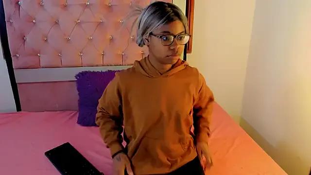 Luna_Colinns from StripChat is Freechat
