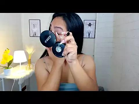 LylianaGirlx from StripChat is Freechat