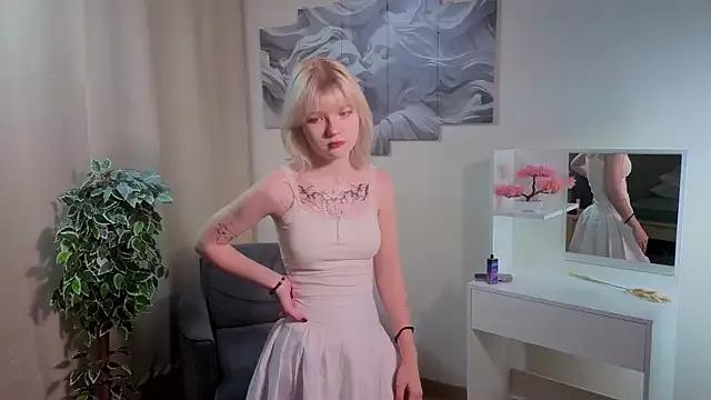 LynetteEmley from StripChat is Freechat