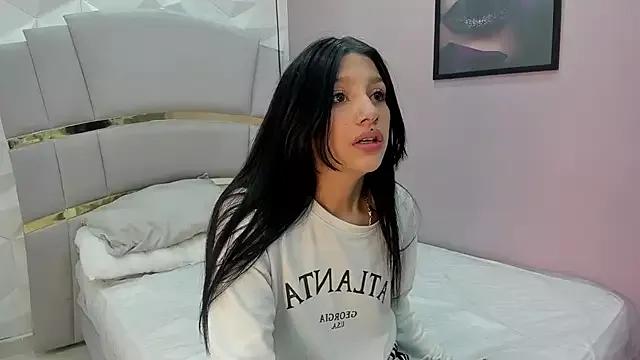 Madhi_evans from StripChat is Freechat