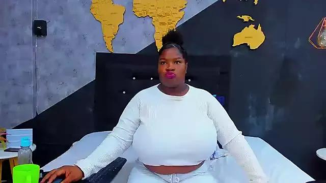 Maiam__Rossi from StripChat is Freechat