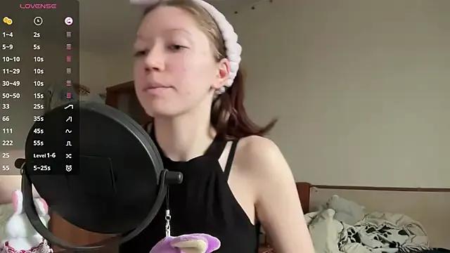 MargarettNewbie from StripChat is Freechat