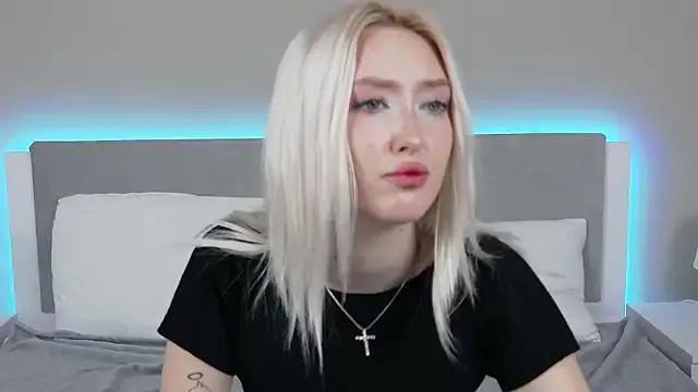 MarianeSun from StripChat is Freechat