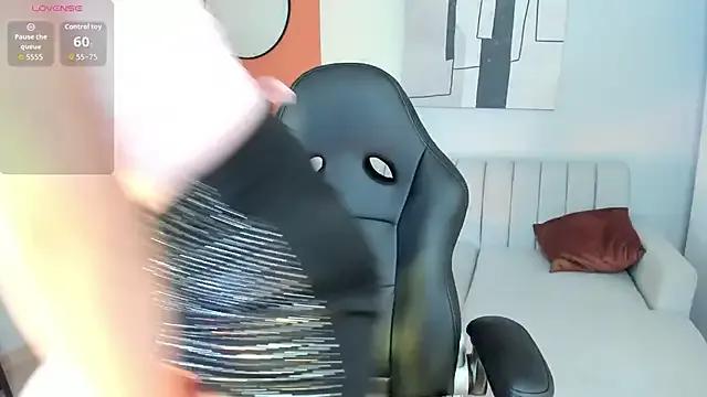 marie_bass from StripChat is Freechat