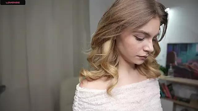MaryLoon from StripChat is Freechat