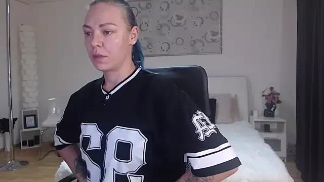 MayaWeisss from StripChat is Freechat