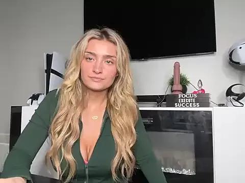 meggsworld from StripChat is Freechat