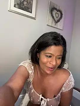 Melarose82 from StripChat is Freechat