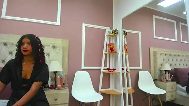 merlyaluna from StripChat is Freechat