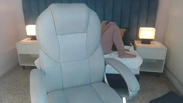 Miabloomm_ from StripChat is Freechat
