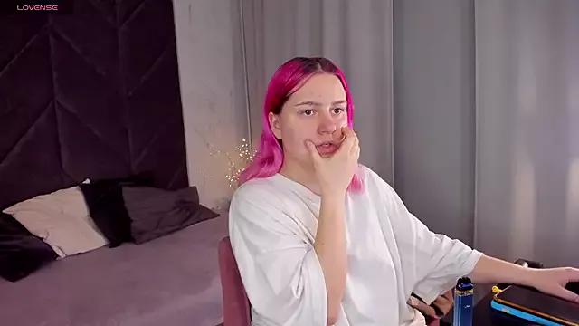 MichelleRebel from StripChat is Freechat