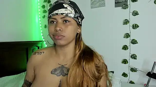 Michluxe_69 from StripChat is Freechat