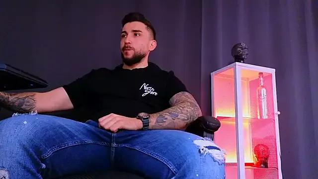 MightyAaron66 from StripChat is Freechat