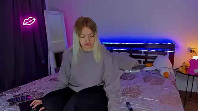 MikkiShowww from StripChat is Freechat