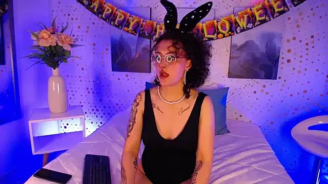 MilaMonroe from StripChat is Freechat