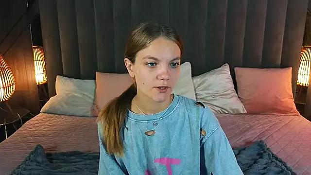 MillaLisa from StripChat is Freechat