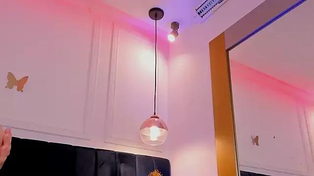 MillaSunshine from StripChat is Freechat