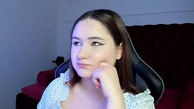 MiraEvansi from StripChat is Freechat