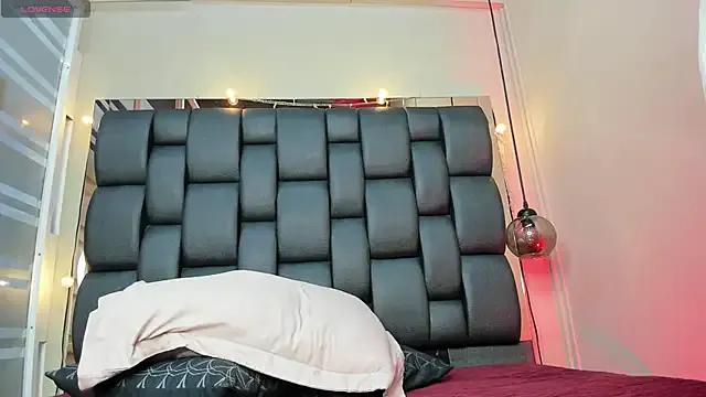 Miriam_milf from StripChat is Freechat