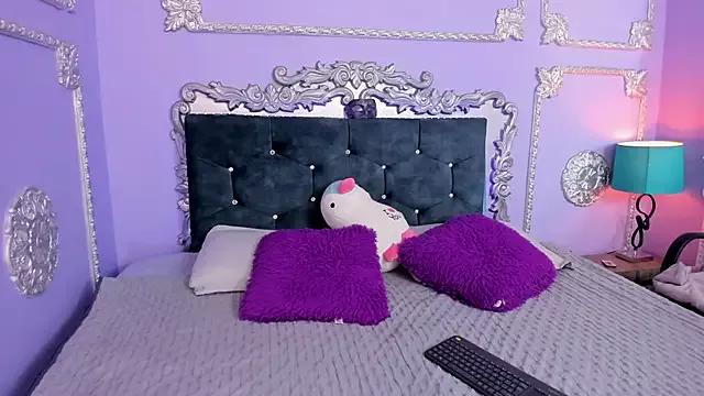 Naomi_Thorne from StripChat is Freechat