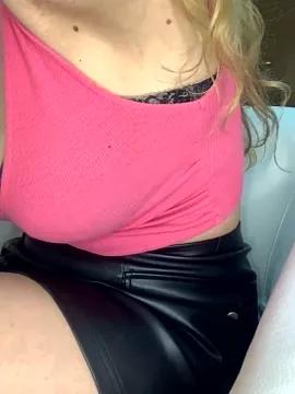Nayafreaky from StripChat