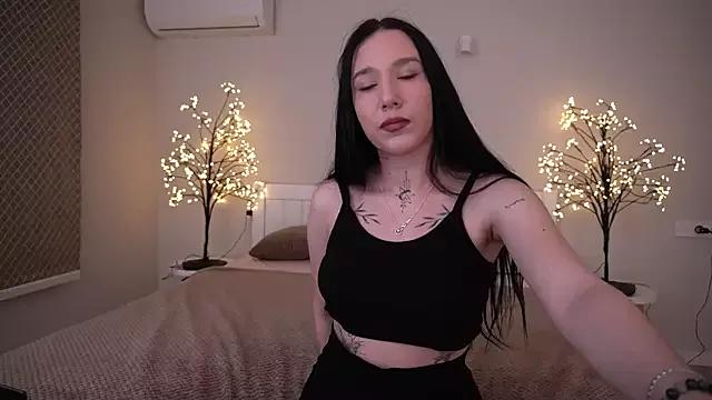 NikkiGoldSide from StripChat is Freechat