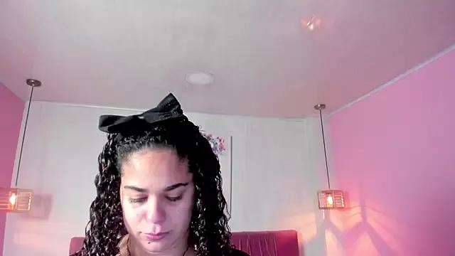 ninna_curly from StripChat