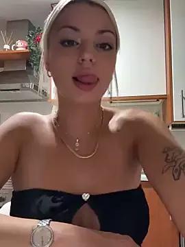 Noeliagglow from StripChat is Freechat