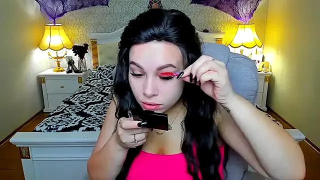 OmniaSher from StripChat is Freechat